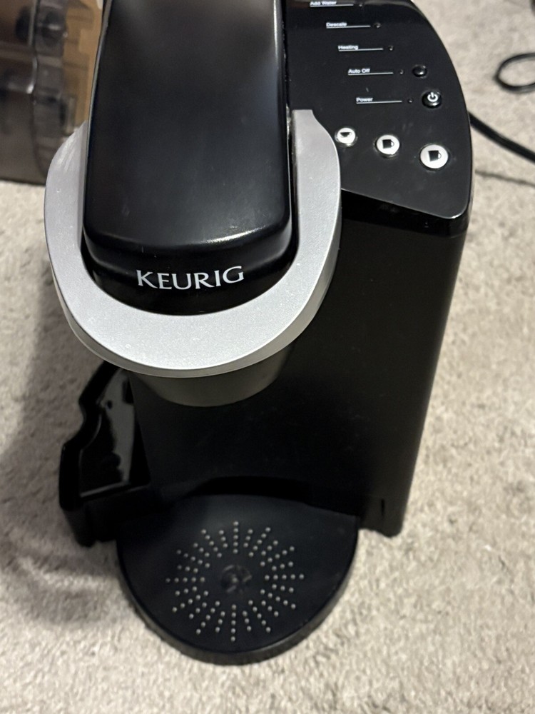 Keurig Model K40 Single Serve Brewing System Coffee Maker Machine Only