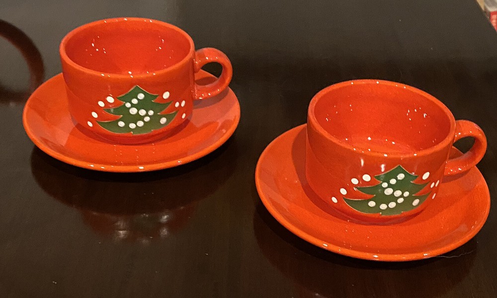 Waechtersbach Christmas Tree Teapot & 2 Flat Cups and Saucers