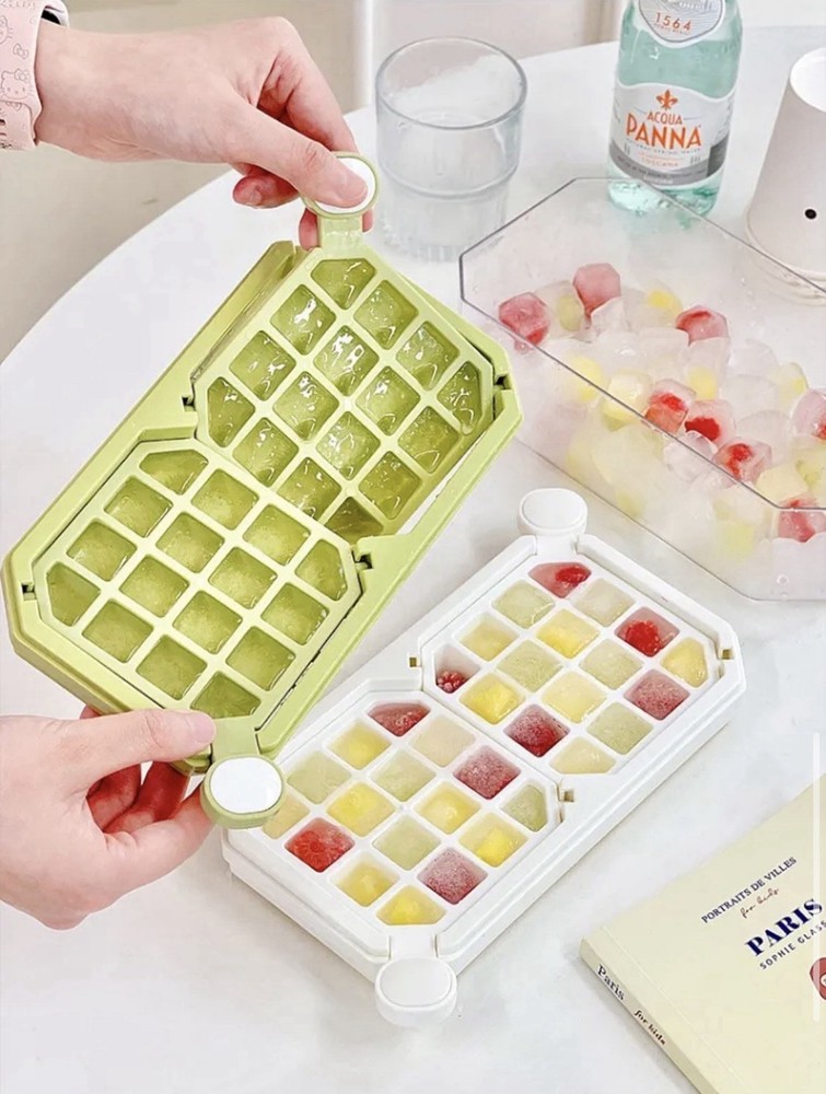 Plastic Ice Cube Tray / Storage Box / 32 Cubes W/ Scoop