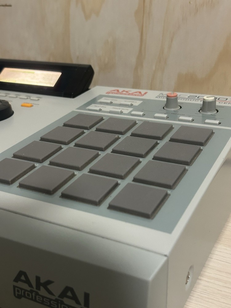 Akai MPC 2000XL