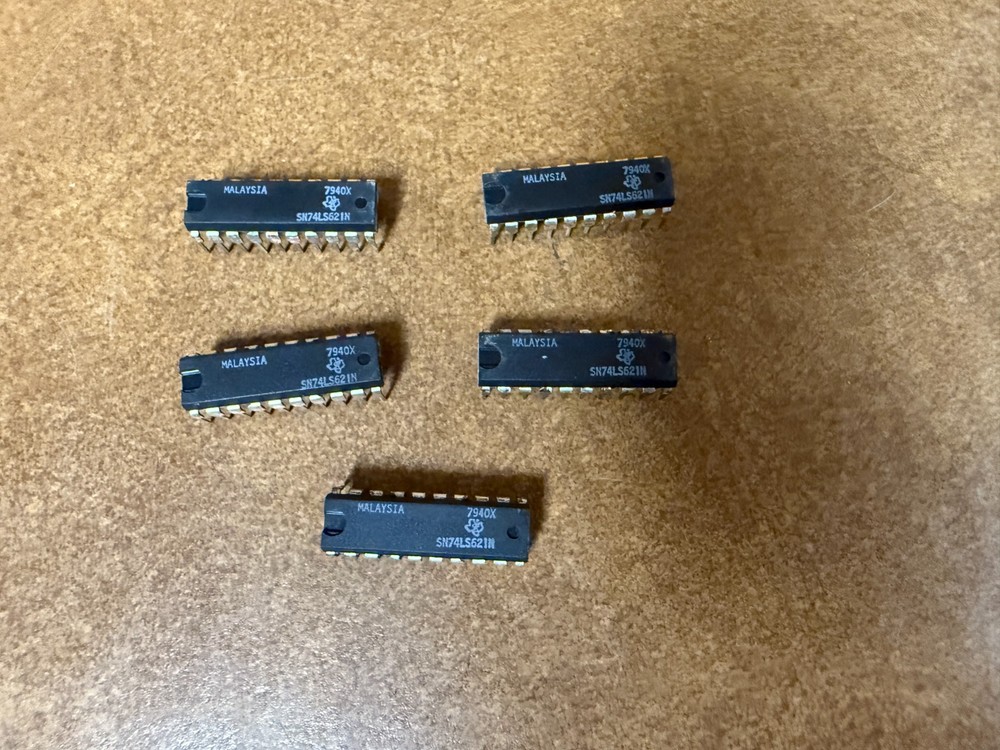 (5) Texas Instruments SN74LS621N Octal Bus Transceiver Chip