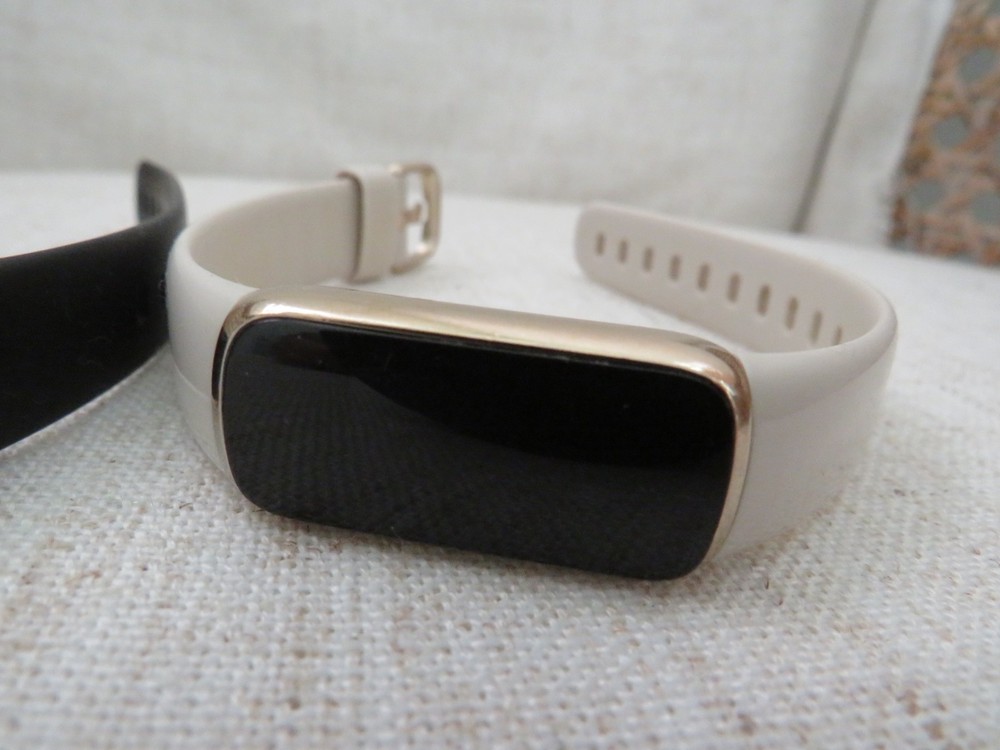 Fit Bit Luxe Smart Tracker