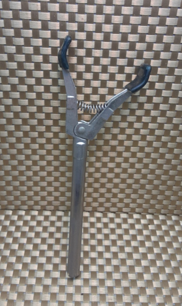 Fisher Lab Single Adjustment 2-Prong 8 1/2"Extension Clamp/ missing screw