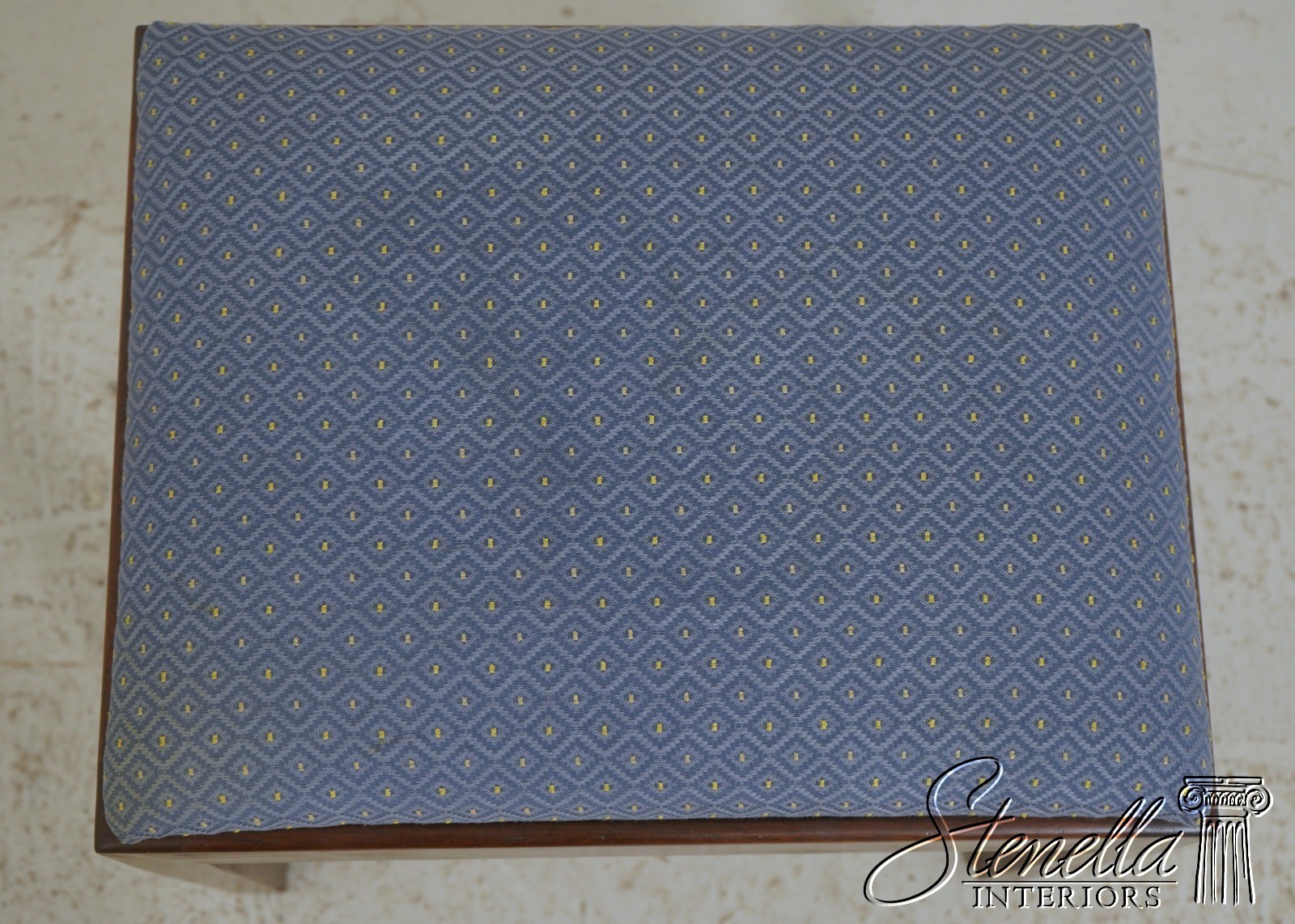 71682: KITTINGER Colonial Williamsburg Chippendale Mahogany Stool