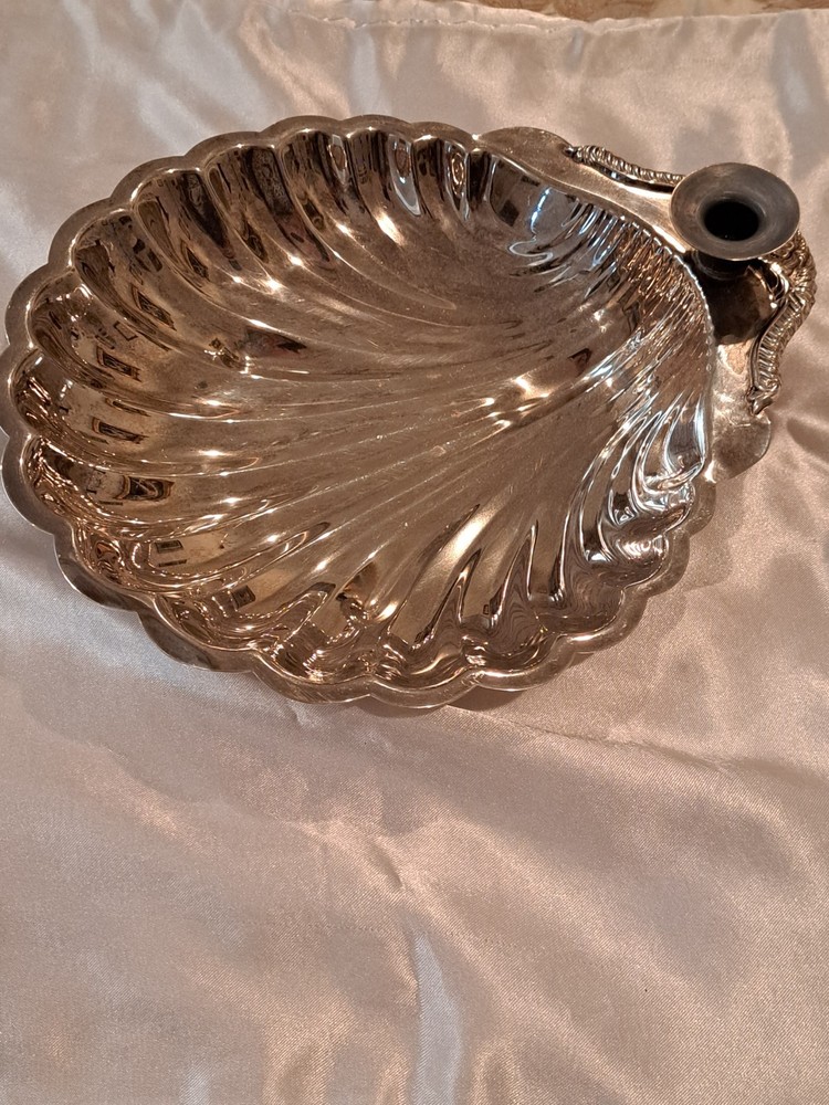 Leonard Silver Silver-plate Clam Shell Shaped Serving Bowl with Candle Holder