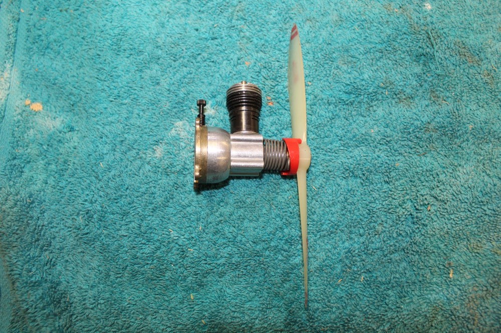 Cox, Babe Bee .049, Vintage Nitro Model Engine