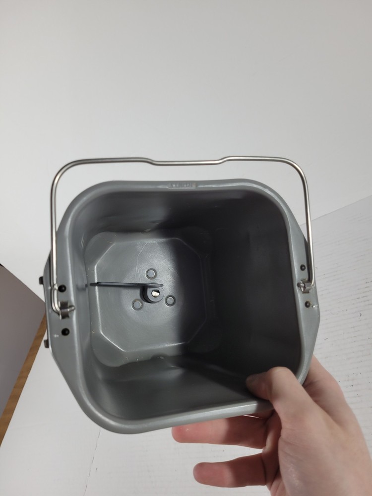 Toastmaster Bread Machine Pan w/ Paddle Model 1172 OEM Replacement Ships Free