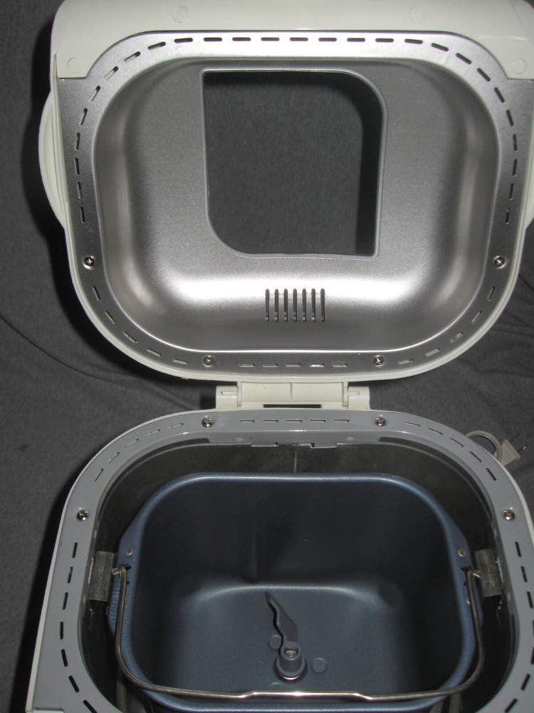 TOASTMASTER 2lb Horizontial Bread Maker Machine Model TBR20H Excellent