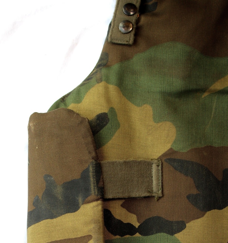 Body Armor Fragmentation Protective Vest Medium size Excellent Vintage Condition