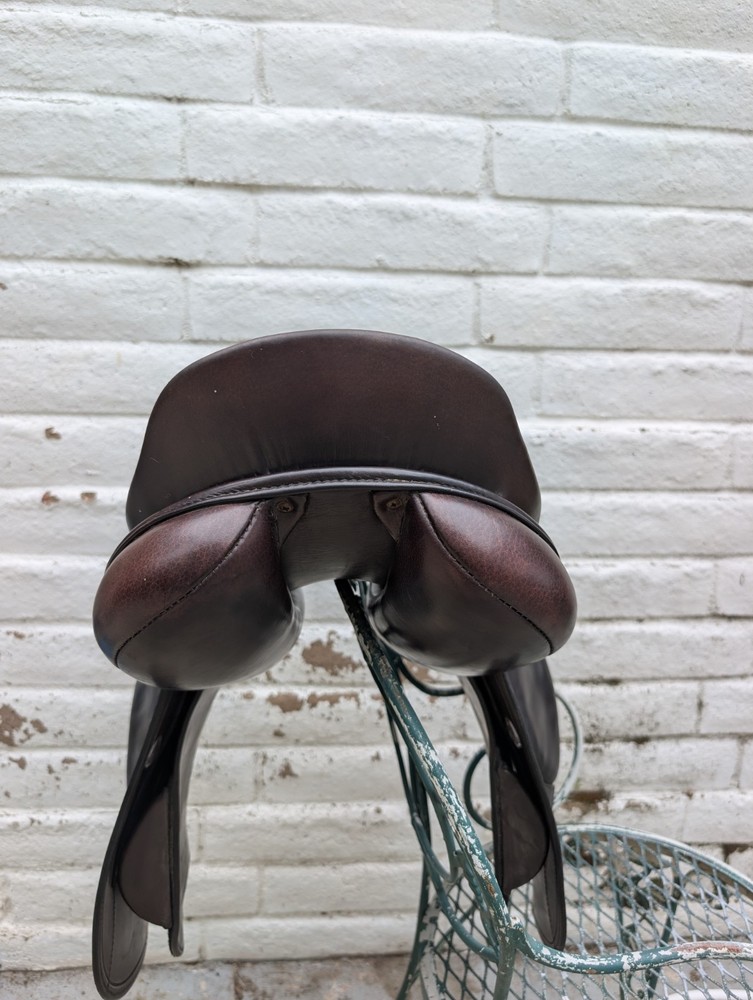 Scheleese Medium Wide Eagle Jump Saddle 18" Seat Excellent Condition Used
