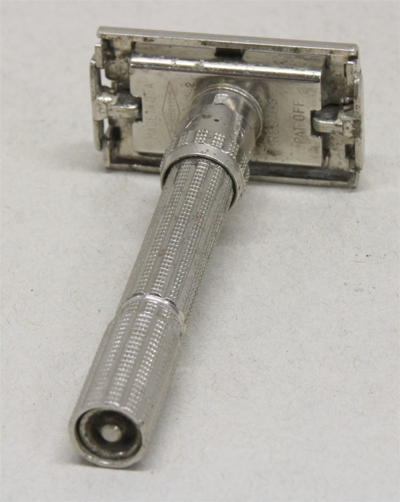 1967 GILLETTE Slim Adjustable Safety Razor Chrome M2 Date Code w/Simplex Blade