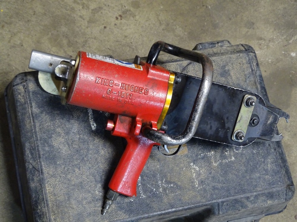 King-Hughes Pneumatic Hog Ring Tool with Case , C-1511
