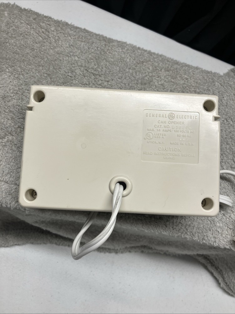 GE Spacemaker Can Opener Under Cabinet Style Mod. D2Ec60 Tested No Mount