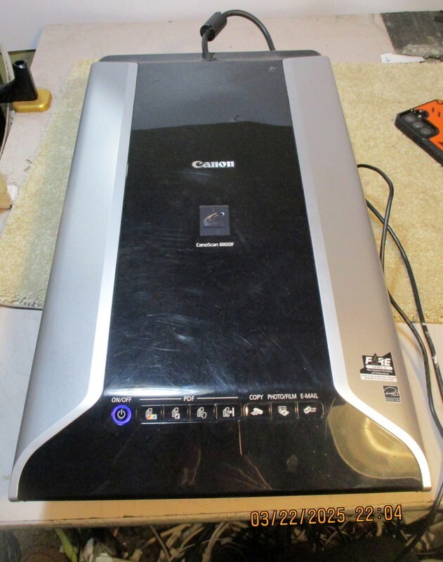 Canon CanoScan 8800F Flatbed Color Image Scanner Complete With Software & Guides