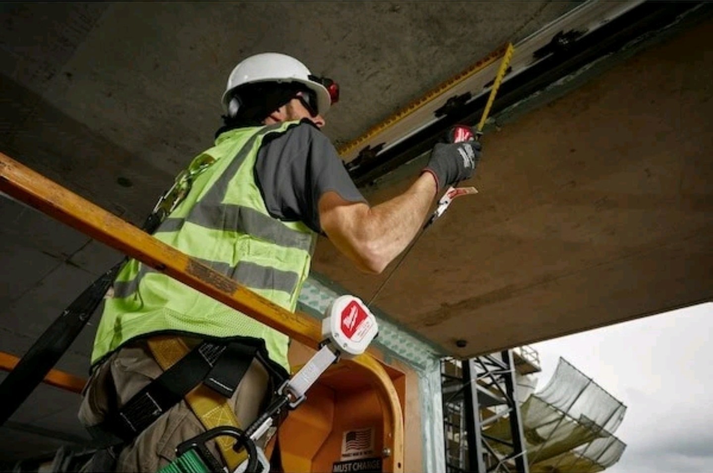 Milwaukee Tool 48-22-8825 50" Retractable Tool Lanyard 5 lbs Quick Connect