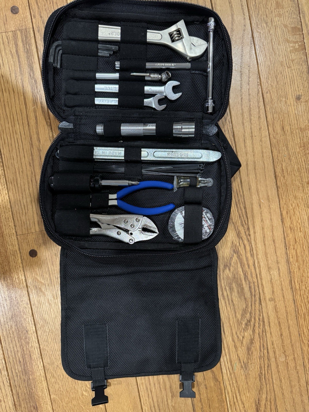 Cruz Tools DMX Fanny pack Tool Kit--Excellent condition For Motorcycle/ATV/snow