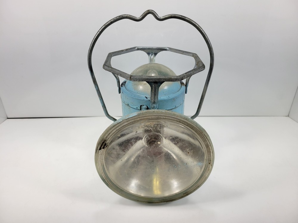 DELTA POWERLITE LANTERN - COMPLETE - LENS INTACT - IN GREAT SHAPE - UNTESTED