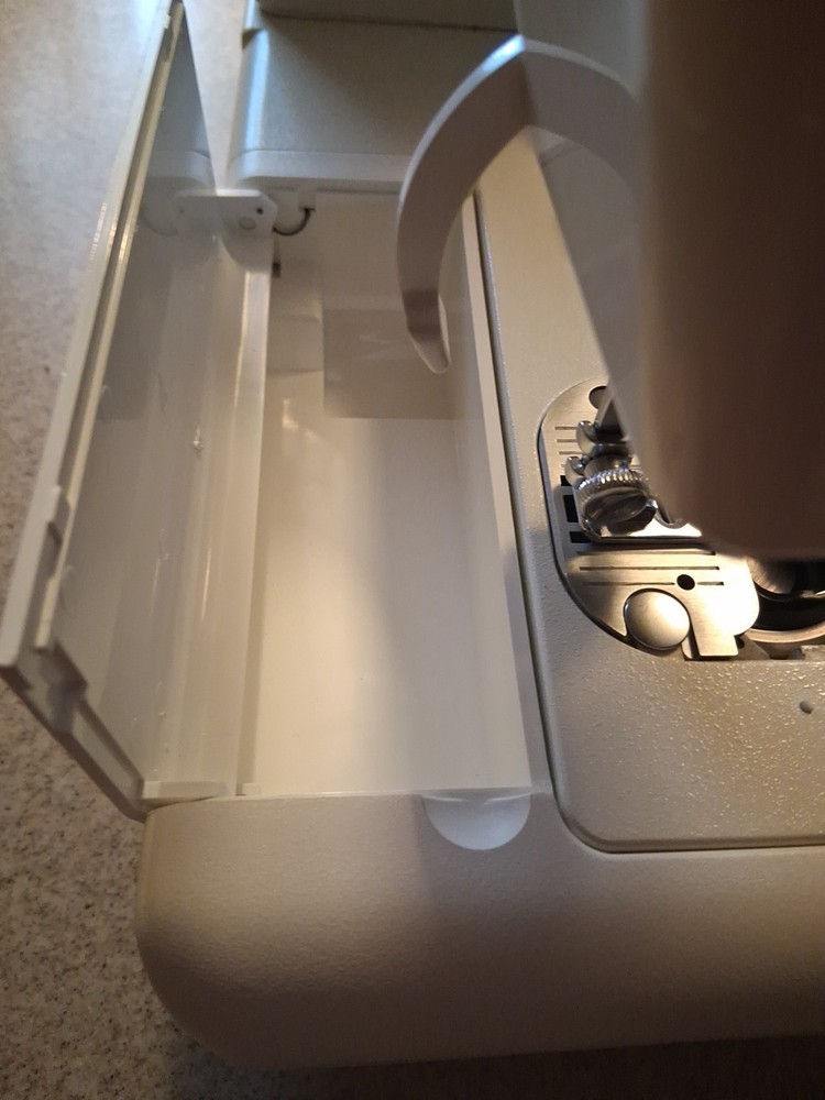 Singer Sewing Machine W/Foot Pedal 5062 Working