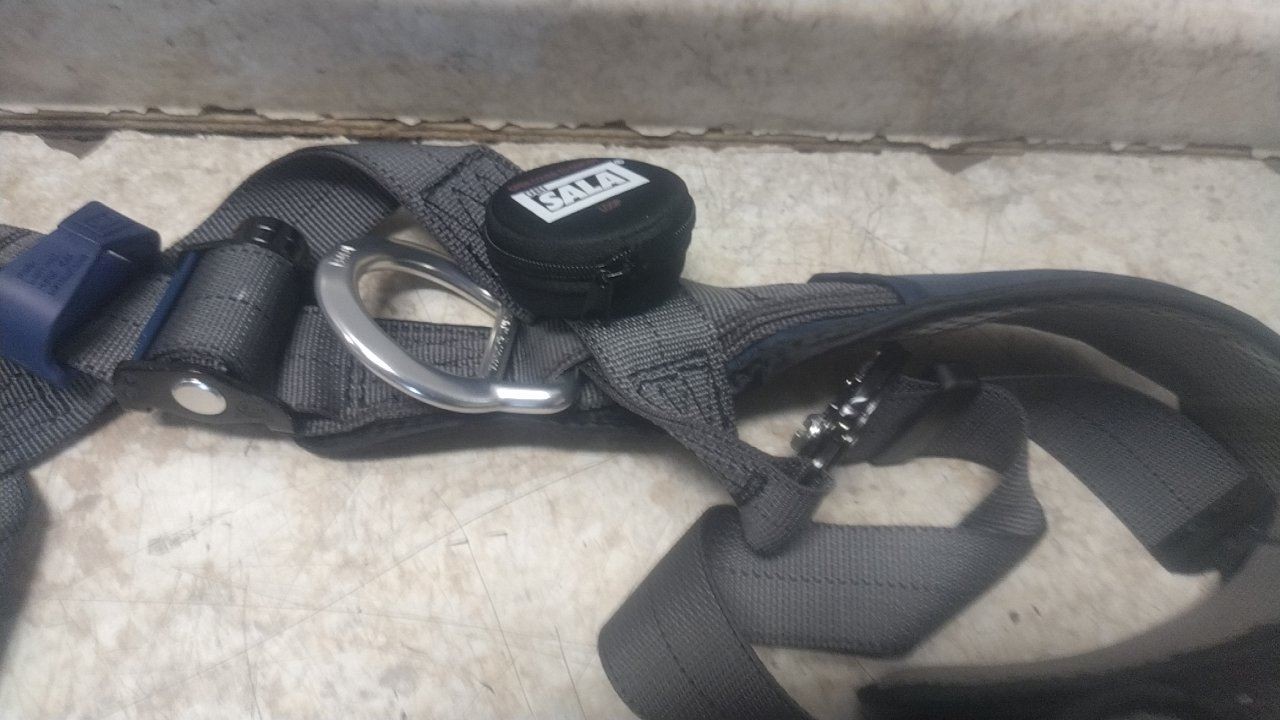 3M DBI-Sala 1140123 Size L 420 Lb Weight Cap Full Body Harness