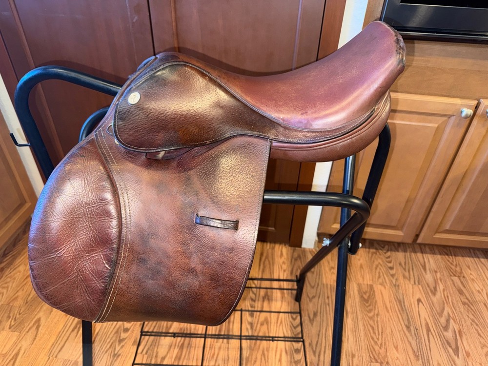 Kincade 15" close contact hunter jumper saddle solid condition