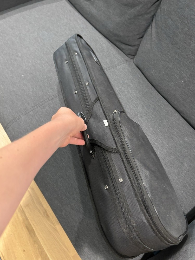 Cecelio Lightweight 4/4 Full Violin Case with replacement Strings (red Velvet)