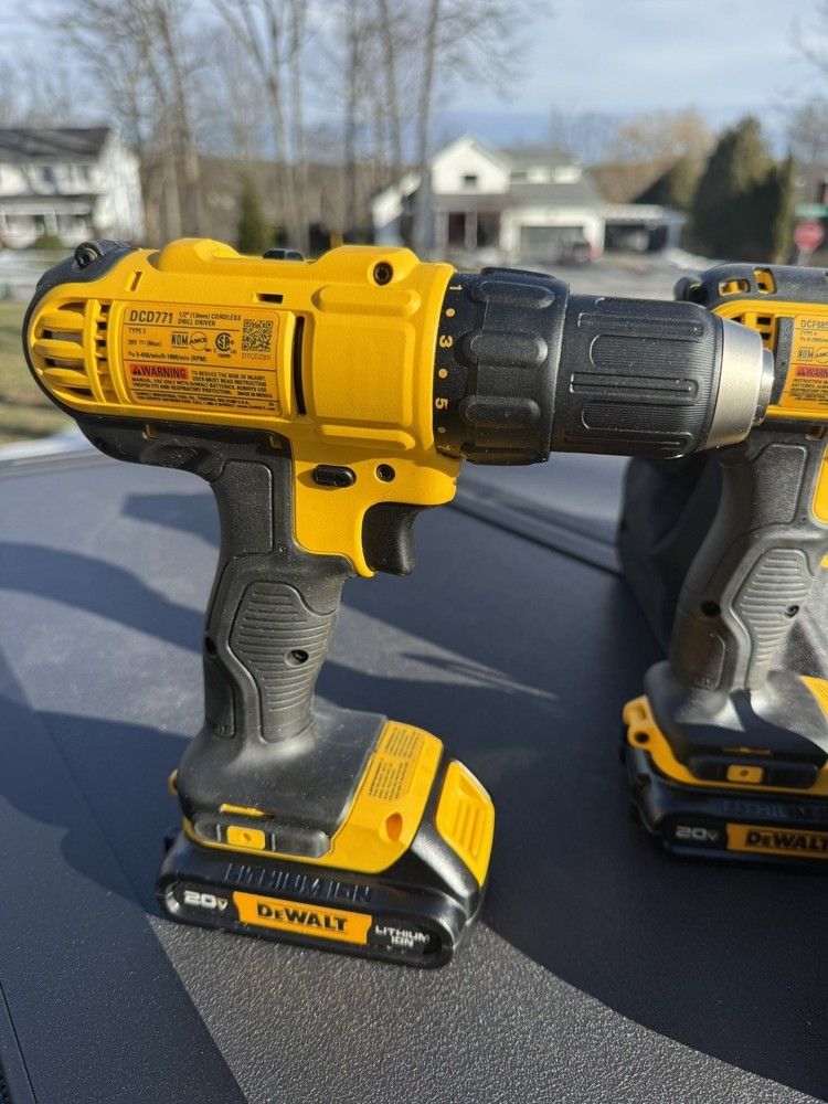 DEWALT DCK240C2R 2-Tool Combo Kit (1.3 Ah)