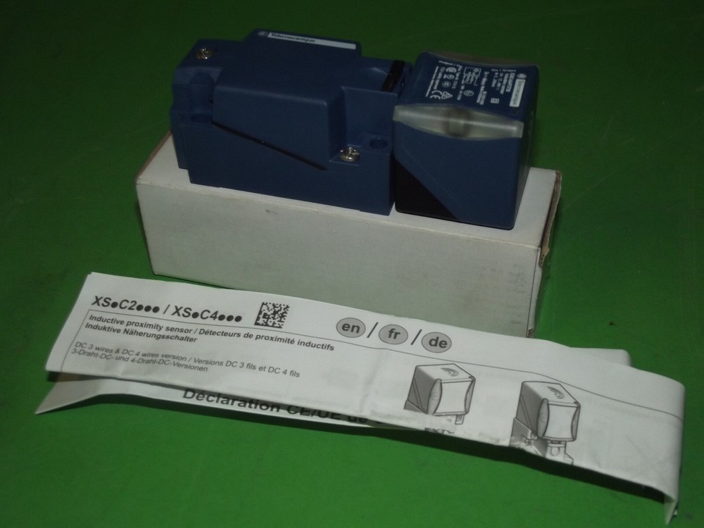 Telemecanique XS8C4A4PCP20 Proximity Sensor