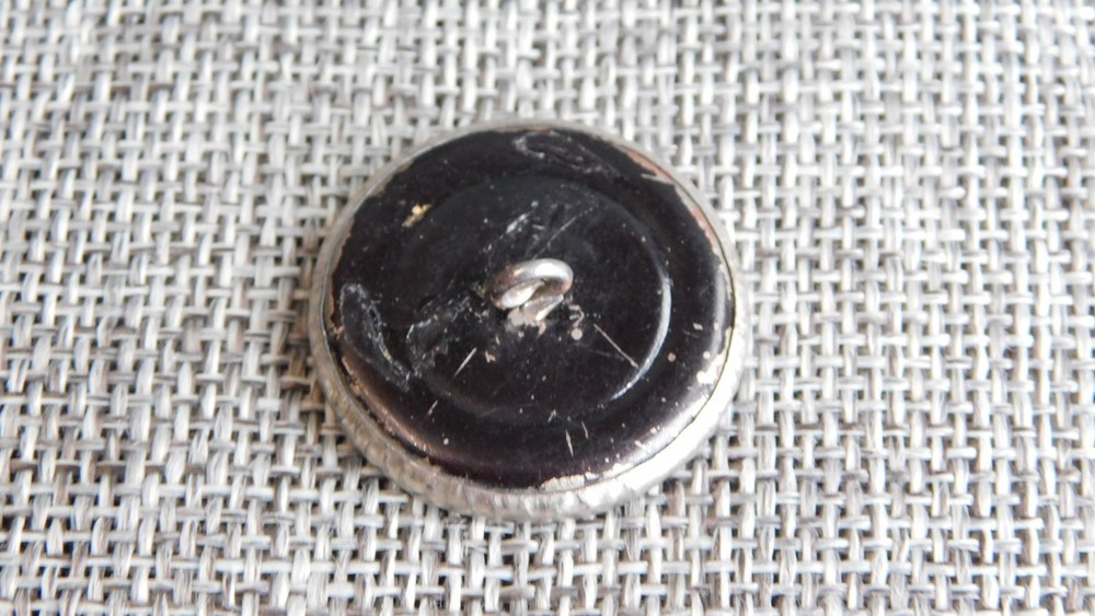 Antique Vtg Button Aprx: 1" #709-D