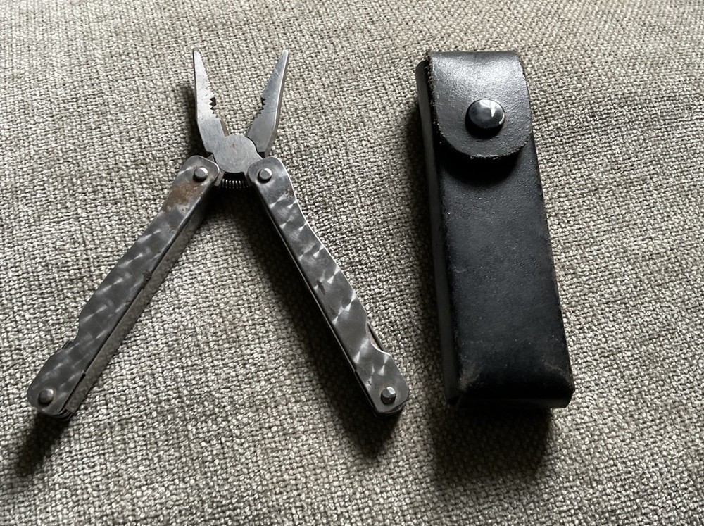 Multi-tool Unbranded Vtg See Pics With Black Leather Case