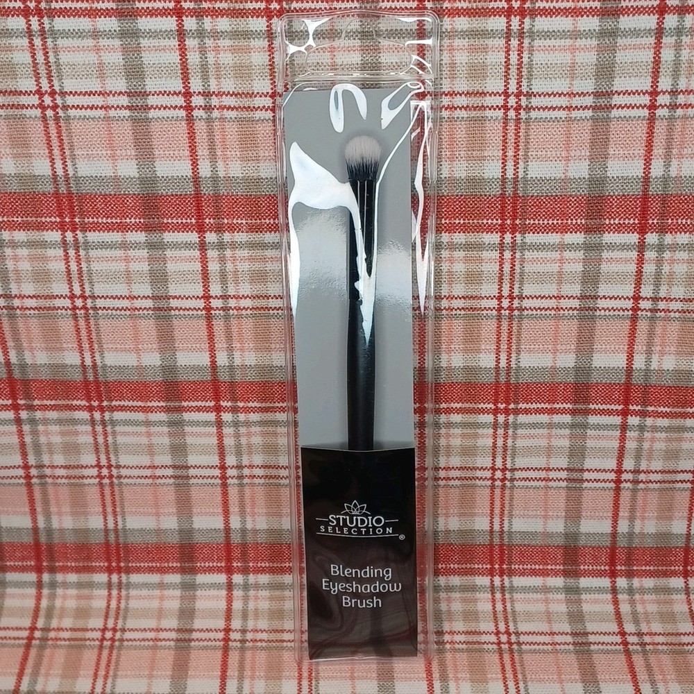 Studio Selection Blending Eyeshadow Brush