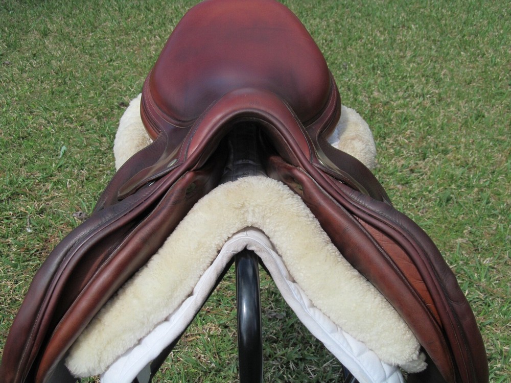 17.5" DEVOUCOUX OLDARA close contact jumping saddle # 3 flaps- MED/WIDE TREE