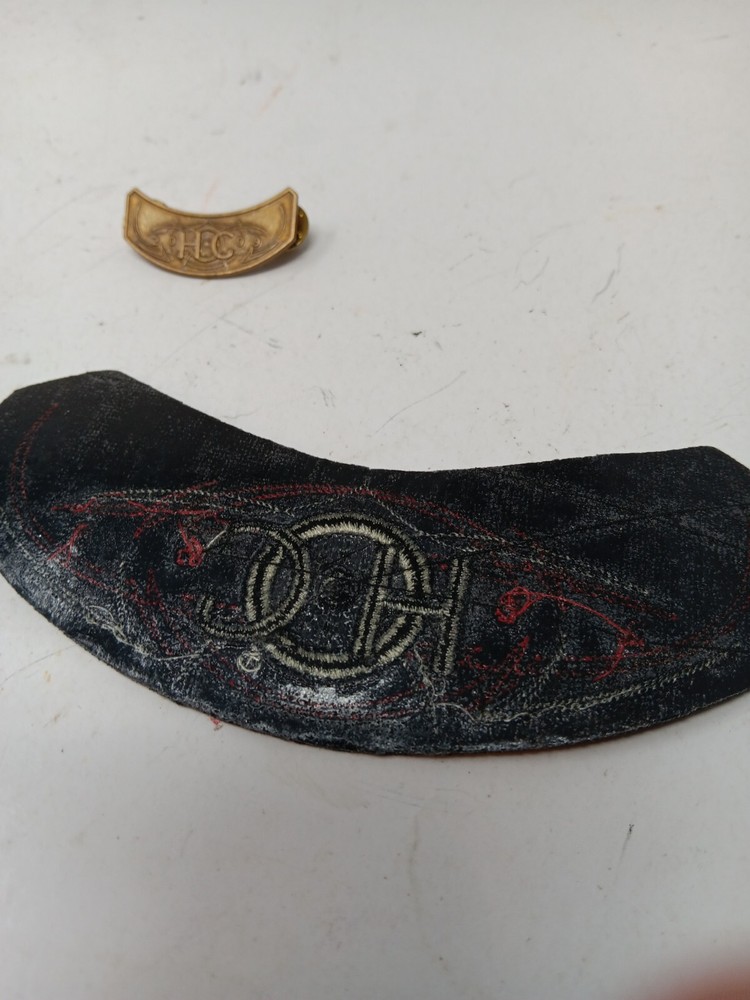 2 Harley-Davidson Pins & 2 Patches