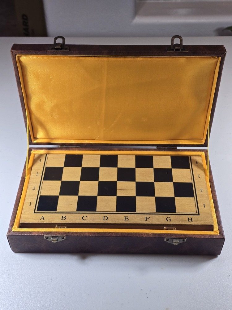 VTG Double Horn GQ102 Chess Set With Case