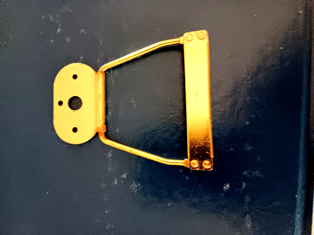 GOLD COLORED TAILPIECE