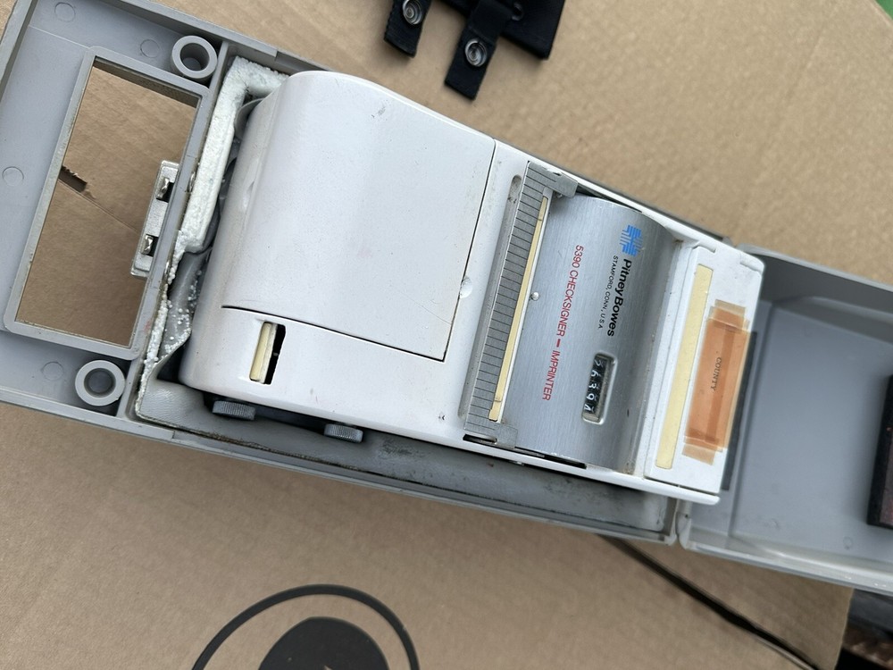 PITNEY BOWES CHECK SIGNER-IMPRINTER, MODEL 5390