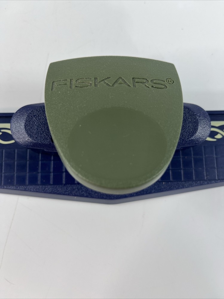 Fiskars Wave Braid Continuous Edge Border -Twisted Rope-Card Craft-Scrapbook