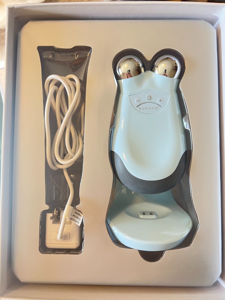 NuFace Trinity facial trainer kit S0182882