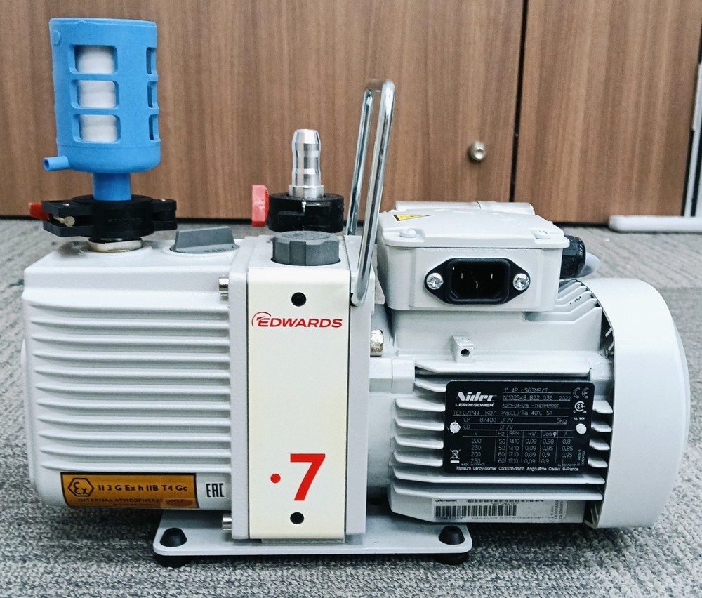 Edwards E2M0.7 Rotary Vane Pump