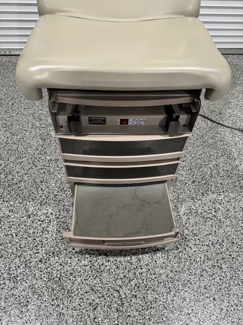 Ritter 304 Exam Table