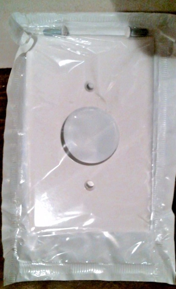 Leviton  Midway Wall Plate White (80504)  FS
