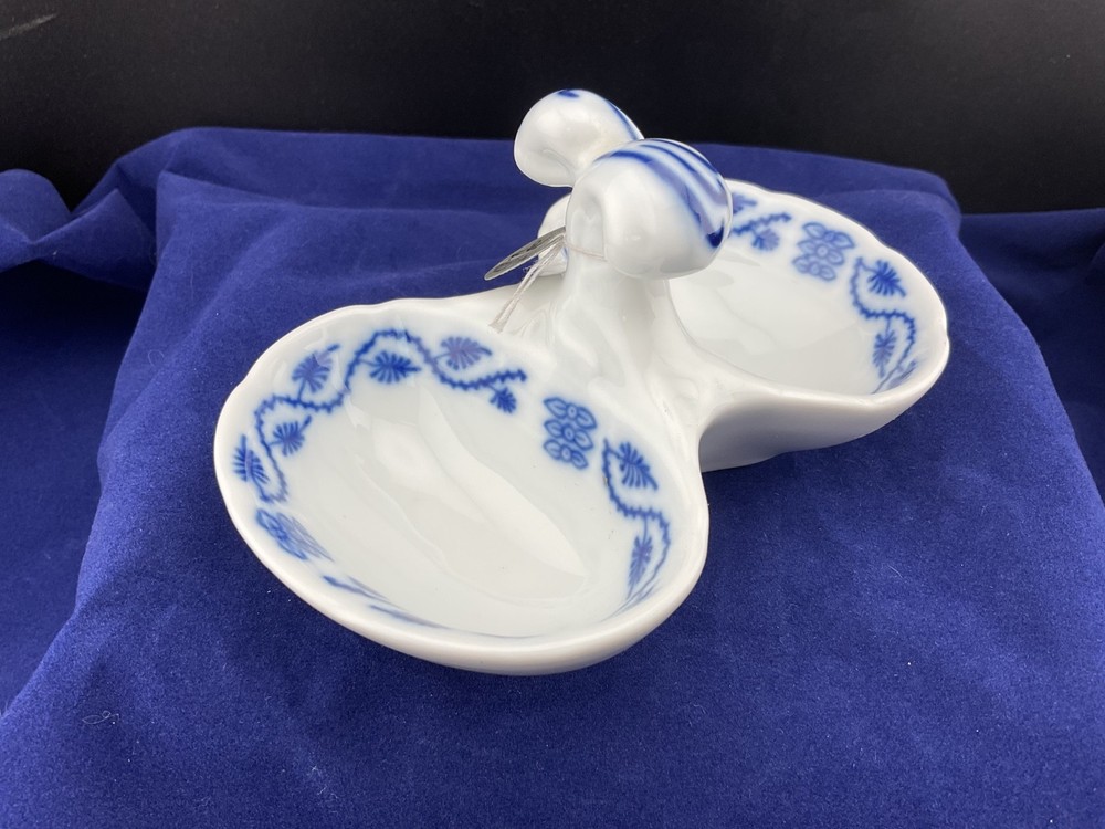 Thun Czech blue onion pattern porcelain double salt dish