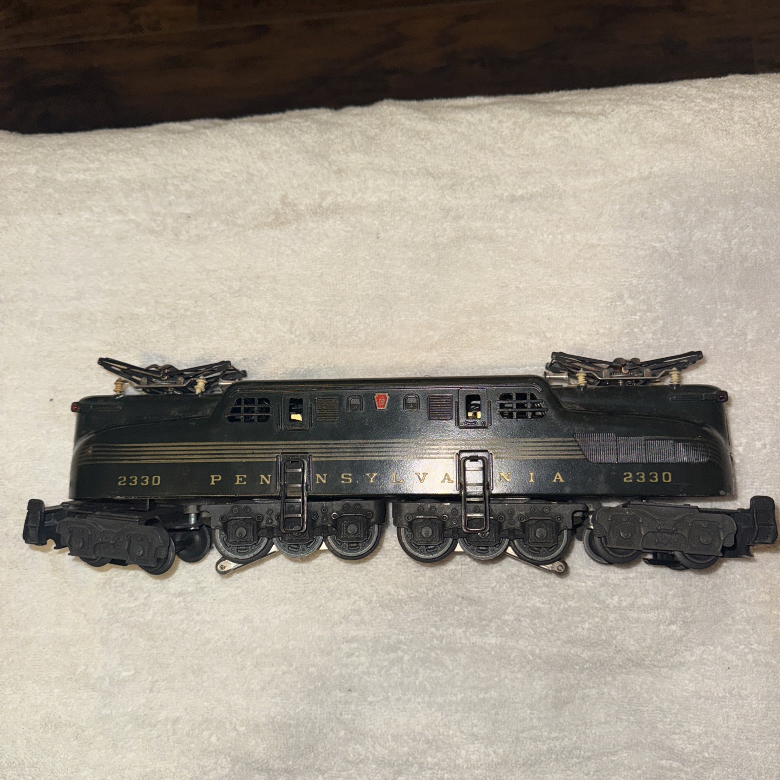 (B) Lionel O Gauge 2330 Pennsylvania GG-1 Electric Locomotive 5 Stripe Green