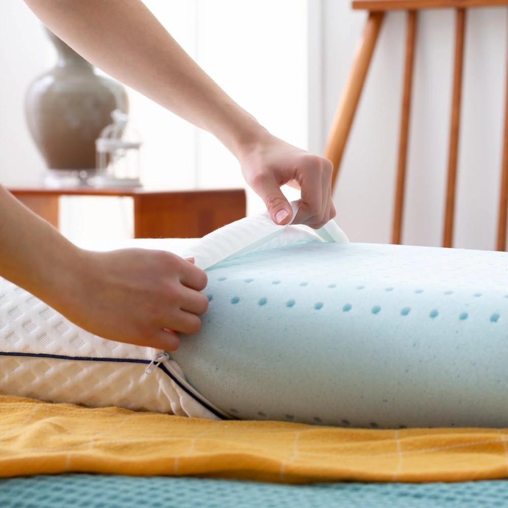 Medium Feel Standard Size Ventilated Gel Memory Foam Bed Pillow with Washable