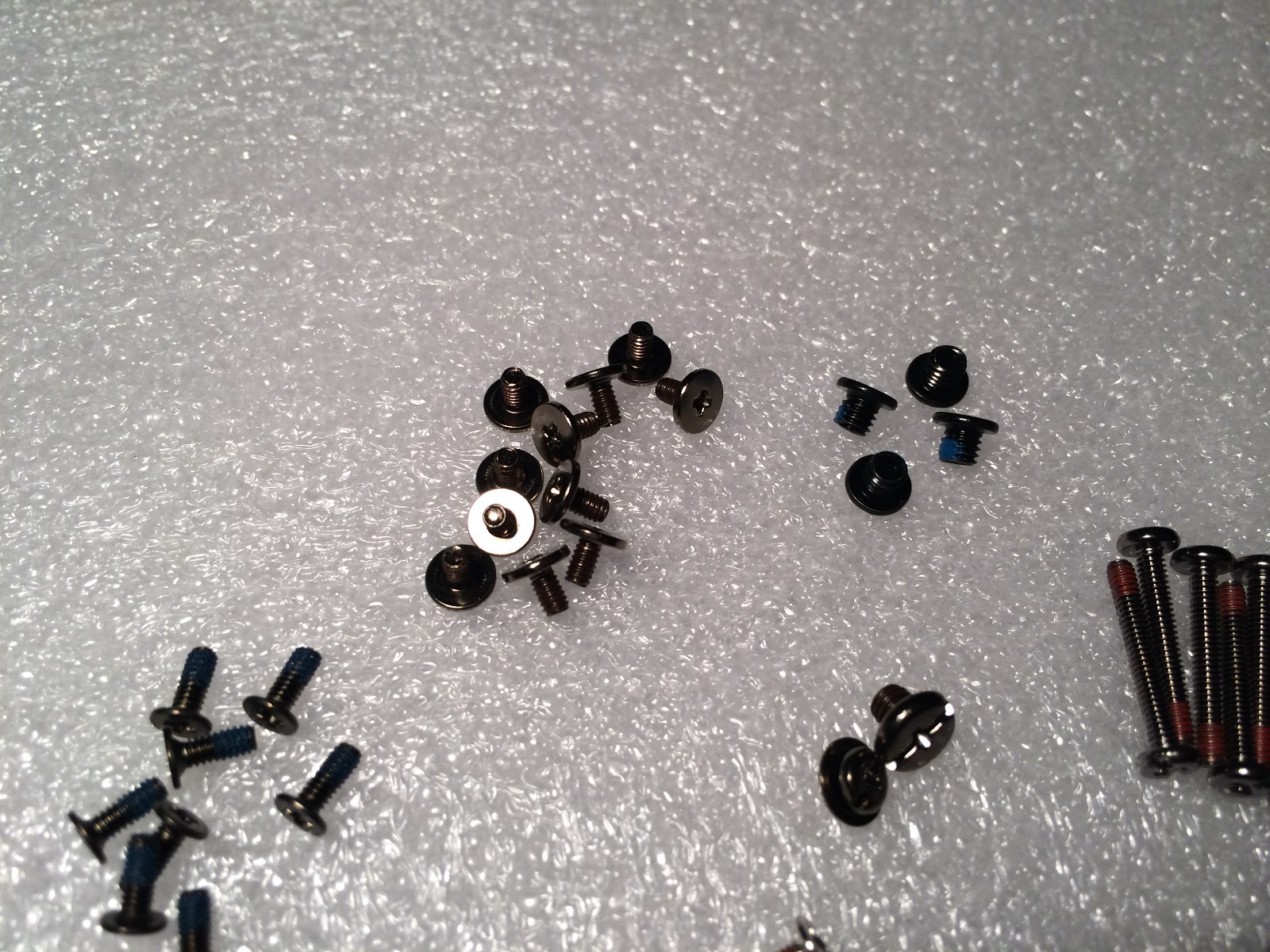 IBM Lenovo thinkpad T61 complete screws set for one Laptop assembly.