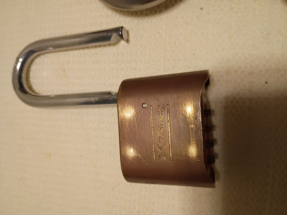 Chateau C970 & Master lock 175..2 Security Heavy Duty Locks - Cylinder & Combo