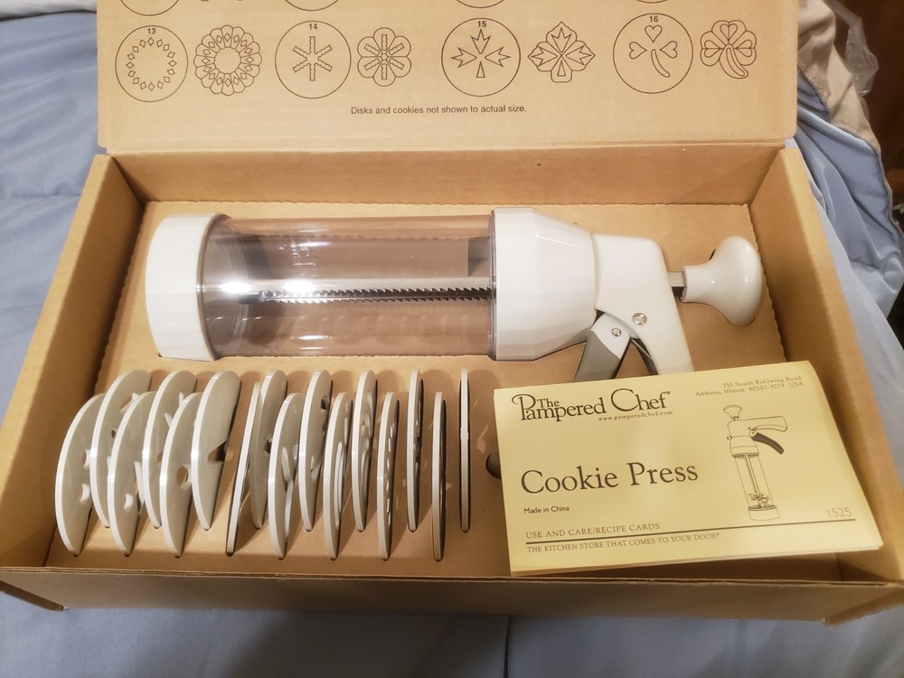 The Pampered Chef Cookie Press #1525 w/16 Discs EUC!