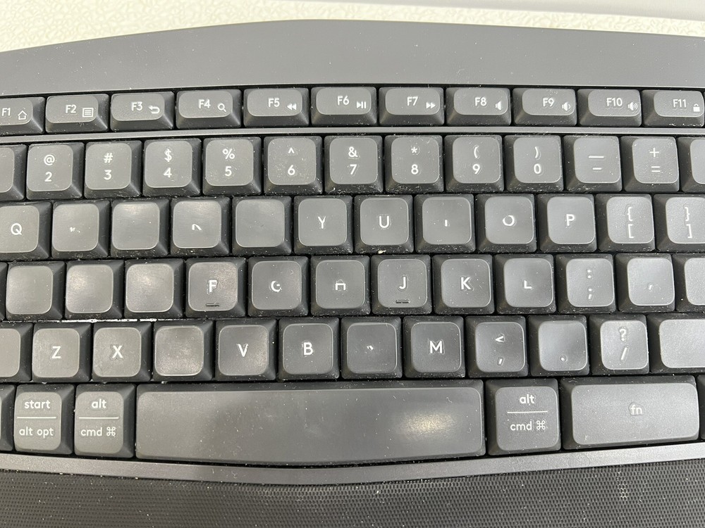 Logitech MK850 Performance Wireless Keyboard and Mouse Combo READ