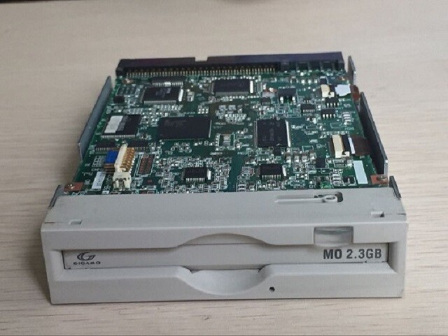 MCJ3230SS Fujitsu Internal 2.3GB SCSI 3.5" Optical Drive