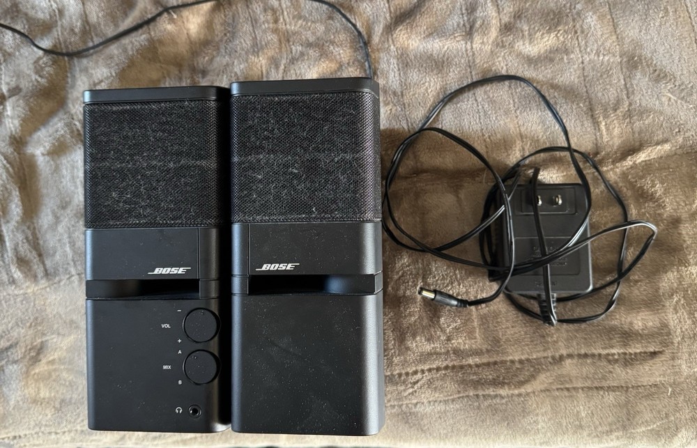 Bose MediaMate Computer Speaker Pair with AC Adapter