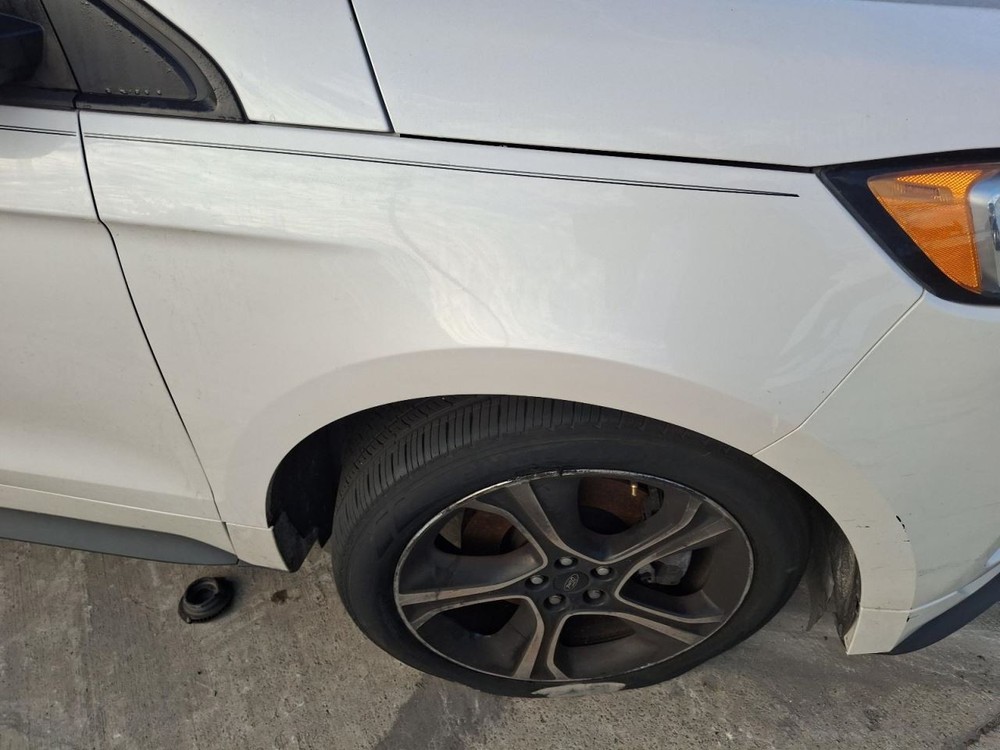 2019 Ford Edge Used 8.0 Center Dash Screen OEM, Reprogramming Required